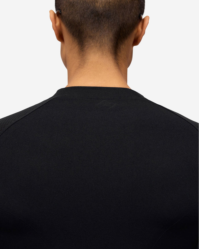 Man wearing a black seamless t-shirt on a plain white background | 247 DNA Seamless T-Shirt in Black | Slim fit with engineered knit zones for breathability | 247 T-Shirts | Represent Clo