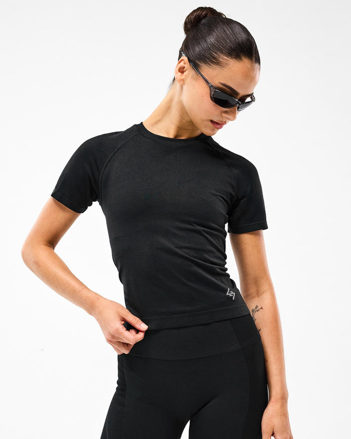 247_Ease_Seamless_Perforated_T-Shirt_-_Black_05.jpg