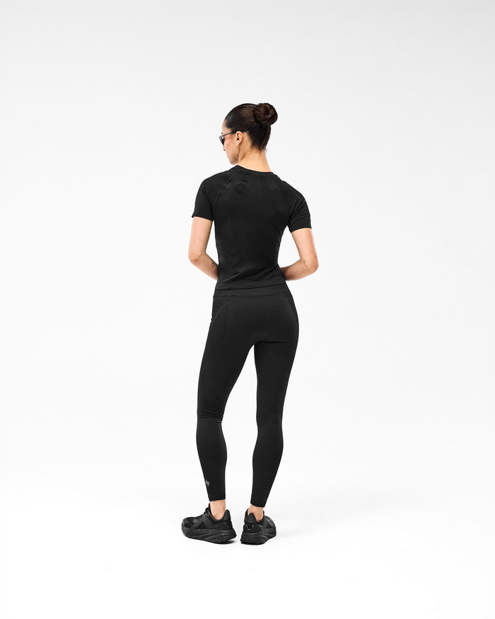 247_Ease_Seamless_Perforated_T-Shirt_-_Black_06.jpg