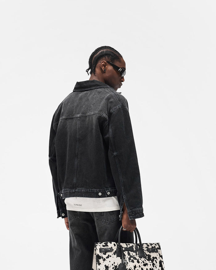 _0000__0134_FW MODEL ECOM DROP 10165 1.jpg