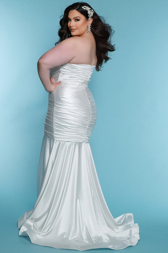 Sydney's Closet SC5319 White. Sweetheart neckline, mermaid/fitted silhouette, ruched to a middle seam, horsehair hem, center back zipper, fully ruched front and back to mid thigh.