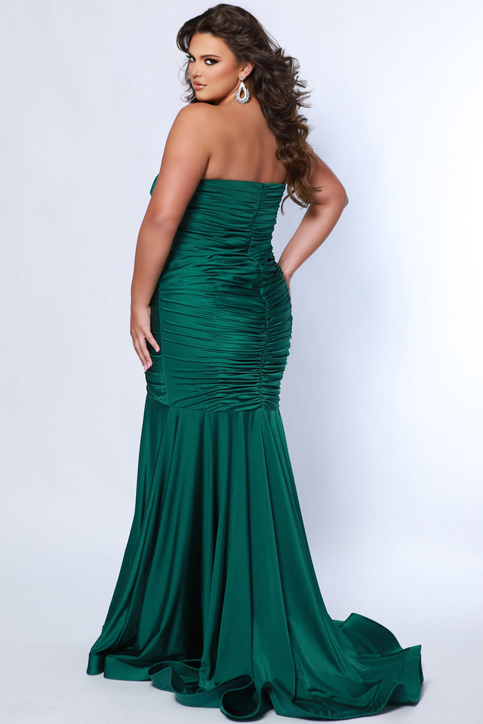 Sydney's Closet SC7374 Green. Stretch jersey, Stretch knit lining, Fitted silhouette, Strapless, Sweetheart bodice, Optional spaghetti straps, Ruched front and back bodice, Invisible center back zipper, Sweep train, Horsehair hem