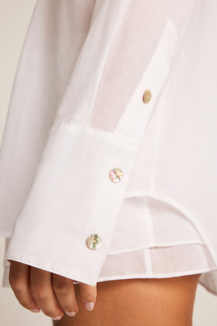 Island Shirt in White sleeve