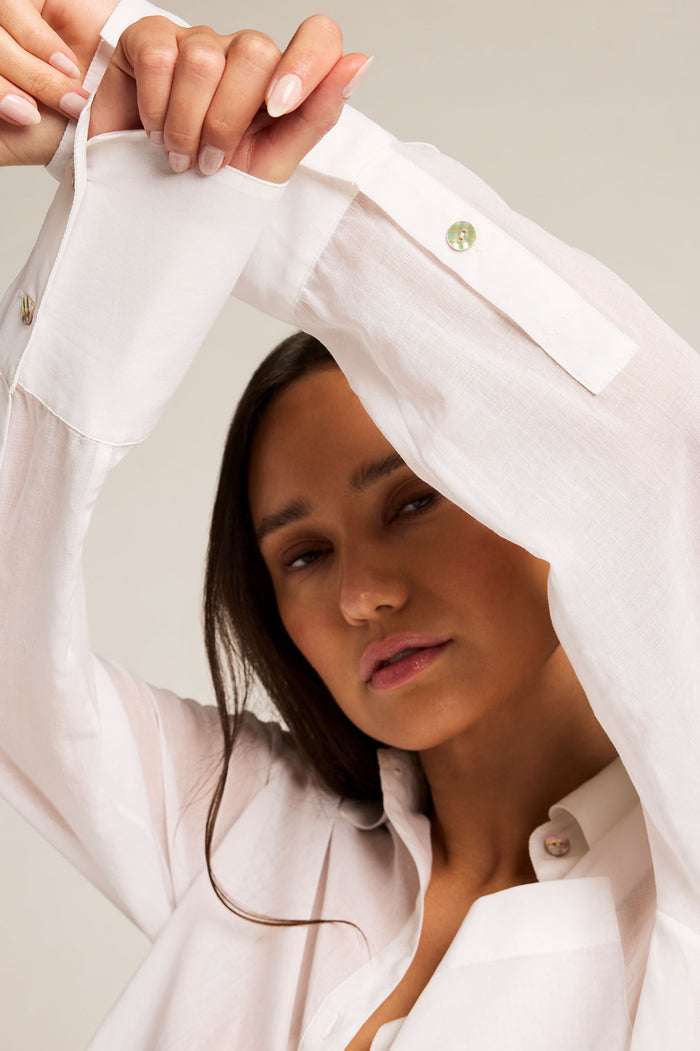 Island Shirt in White sleeve