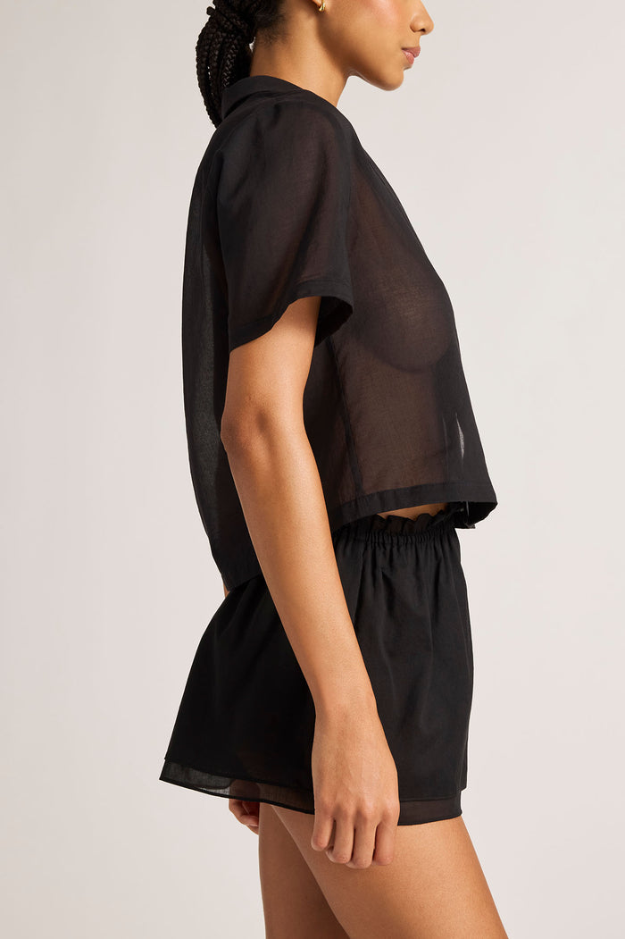 Black short-sleeve button-up shirt, loose fit and rounded hem
