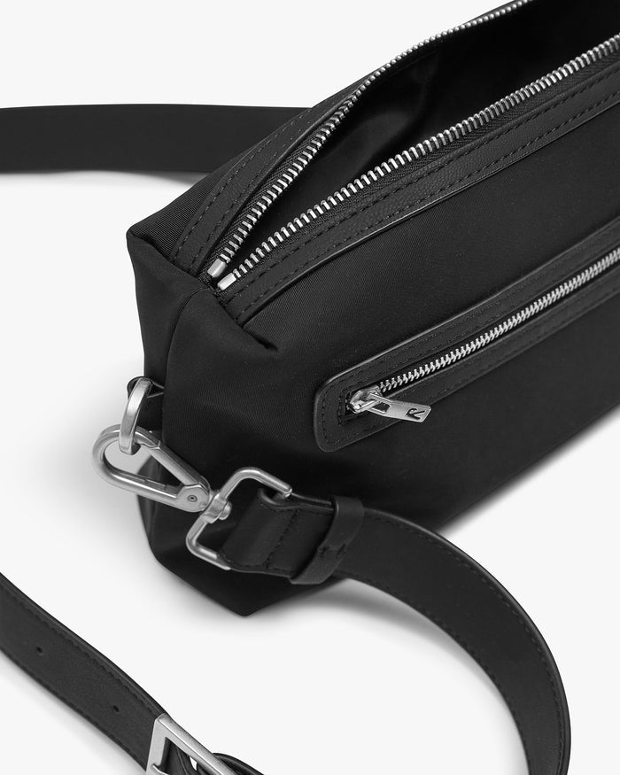 Nylon_Messenger_Bag_-_Black_03.jpg