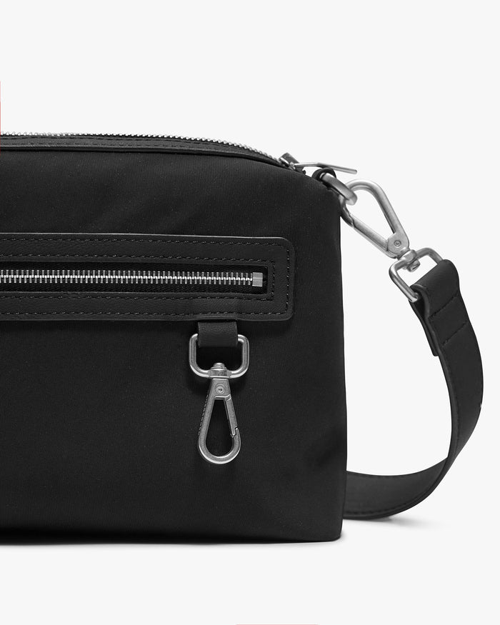 Nylon_Messenger_Bag_-_Black_04.jpg