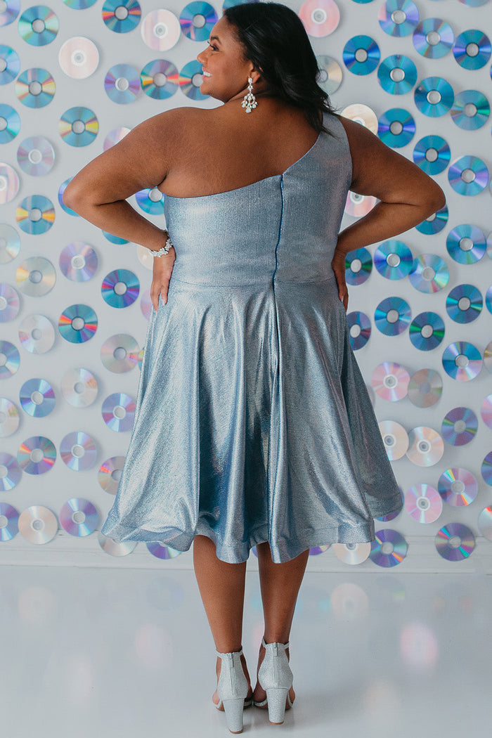 SC8119 plus size metallic one-shoulder short homecoming dress with A-line skirt and pockets.