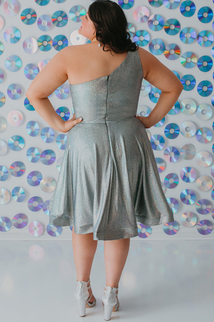 SC8119 plus size metallic one-shoulder short homecoming dress with A-line skirt and pockets.