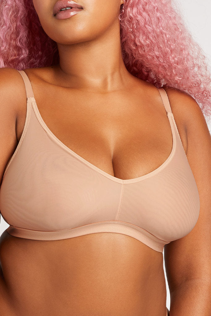 Hannah is a 36DD wearing our size 4 [Hannah 4]