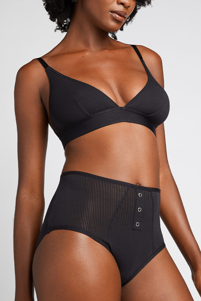 Black with silver grommet details at the front [Aube XS]